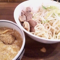 「煮干し味噌つけ麺・豚・味玉（ニンニク）」@ラーメンアキラの写真