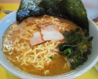 「ラーメン中盛+小ライス 750円」@家系らーめん 品壱家の写真