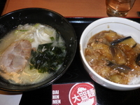 「Aセット・麻婆ナス丼と半ラーメンのセット（500円）」@麺酒房 福林の写真