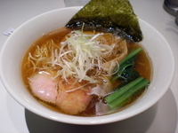 「鶏と魚介の豊潤醤油ラーメン 750円」@麺処 ほん田 東京駅一番街店の写真