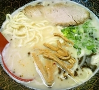 「豚骨らーめん+替玉（細麺・硬め）680円+100円」@究極豚骨 豚野郎の写真