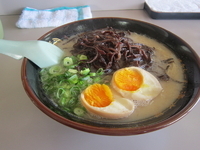 「博多ラーメン580円、キクラゲ100円、味玉100円、替玉120」@博多らーめん 清水屋 姫宮店の写真