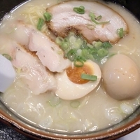 「らーめん 塩 並 + 半熟味玉」@麺や恵泉の写真