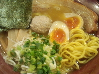 「特濃鶏出汁醤油+炙りチャーシュー+味玉」@らーめんなが田の写真