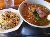 「中華そば[小]（650円）+チャーハン[小]（350円）」@中華そば まるきの写真