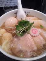 「特製中華そば醤油+大盛り」@江戸前煮干中華そば きみはん 五反田店の写真