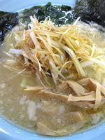 「塩ラーメン中盛￥700・ネギ￥150」@ラーメンショップ 稲穂通り店の写真