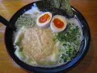 「鶏塩白湯らぁめん（味玉入り）（880円）」@ラーメン 大山家の写真