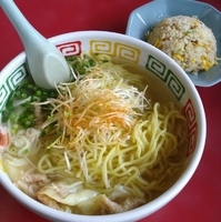 「カニ塩ワンタンメン（大盛無料&半チャーハン付） 820円」@手打ちラーメン珍来 牛久柏田店の写真