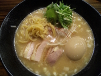 「鶏とろみそば（680円）+味玉（100円）」@麺や 而今 大東本店の写真