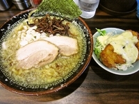 「燕三条系ラーメン+タルタル丼（820円）」@丸め～背脂煮干～の写真