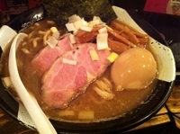 「特製煮干しラーメン（900円）」@すごい煮干ラーメン凪 新宿ゴールデン街店 本館の写真