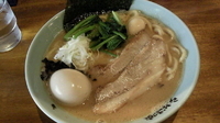 「らーめん・並（極太麺・かため） 味付き半熟たまご」@らーめん南の写真