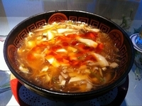 「サンラータン麺（ピリ辛黒酢味）」@杯杯 天山閣の写真