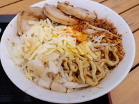 「まぜそば（中）全マシ+肉マシ」@ジャンクガレッジ イオンレイクタウンmori店の写真