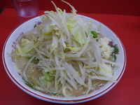 「ラーメン+野菜多め+にんにく」@赤ひげラーメンの写真