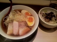 「特製らーめん（醤油）+チャーシュー飯」@麺や 七彩 東京駅の写真