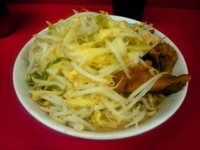 「小豚（野菜・にんにく少し）800円」@ラーメン二郎 千住大橋駅前店の写真