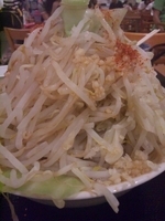 「ラーメン中（ヤサイW+ニンニク+アブラ）」@ジャンクガレッジ イオン北戸田店の写真