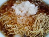 「中華そば500円+大盛100円+玉ねぎ増し100円=700円」@えびす丸の写真