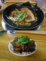 「『焦がし醤油らーめん+肉めし（￥730+200）』」@麺屋信玄の写真