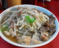 「小ラーメン（ヤサイ・アブラ）700円」@ラーメン二郎 上野毛店の写真