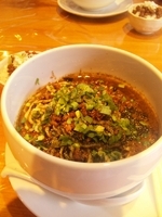 「四川黒胡麻坦々麺【880円】サービスそぼろ飯」@天空記の写真