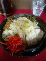 「まぜそば 中（ニンニク、アブラ） 850円」@麺や 唯桜の写真