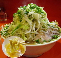 「麺マシ ラーメン（豚 2切れ）700円 + 麺特盛 100円 +」@ちばからの写真