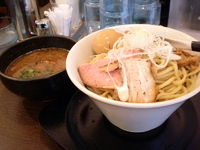 「特製濃厚つけめん （並・中） あつもり 950円 麺大盛り 10」@自家製麺ばくばくの写真