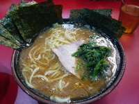 「ラーメン+海苔+ライス」@杉田家 千葉祐光店の写真