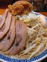 「チャーシューふじ麺（中盛・ニンニク多め・アブラ多め）￥850」@常勝軒 伊勢崎総本店の写真