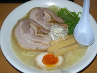 「塩らぁめん大盛り（220g）」@爆じゅう餃子 餃点の写真