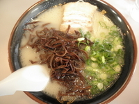 「博多らーめん+きくらげ 「500円（オープン記念価格）+サービス」@博多らーめん 清水屋 姫宮店の写真