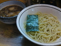 「煮魚出汁つけ麺」@つけめん らーめん 美豚 六角橋店の写真