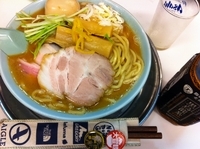 「大勝軒（らーめん・中盛）+黒烏龍茶」@らーめん 凌駕の写真