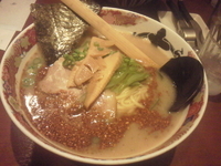 「七志らーめん中盛り、麺硬め」@七志 とんこつ編 青葉台店の写真