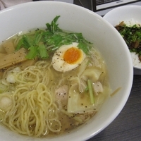「ランチB（香味徳ラーメン+豚丼）+ワンタン 800円+サービス」@牛骨ラーメン 香味徳の写真