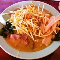 「ネギラーメン+食べる背脂」@ラーメンショップ 三毳本店の写真