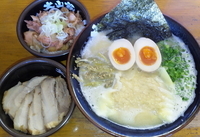 「鶏塩白湯らぁめん 味玉入り+ライス小+豚煮込み」@ラーメン 大山家の写真