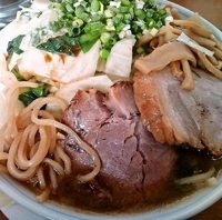 「黒豚煮汁入り醤油ラーメン」@MENYA 食い味の道有楽の写真