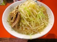 「豚入りらーめん（ヤサイ、ニンニク）（750円）」@らーめん いごっそうの写真