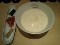 「白いらぁ麺」@黄金の塩らぁ麺 due Italian ラーメンスクエア店の写真