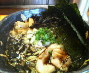 「黒煮干そば750円 + のり100円」@麺や 虎ノ道の写真