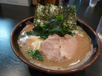 「しおらーめん」@横浜家系豚骨醤油極太麺 侍 伏見店の写真