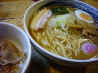 「中華そば（680円）+中盛り（50円）+まかない丼（150円）」@大勝軒 柏店の写真