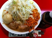 「ラーメン（ニンニク、アブラ、辛揚げ）+味玉+黒烏龍茶」@千里眼の写真