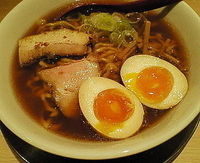 「味玉らーめん（醤油） 850円」@麺や 七彩 東京駅の写真