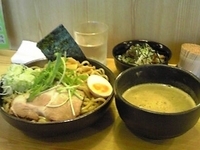 「つけ麺中盛（無料）モテコクーポン利用ミニチャーシュウ丼（無料）7」@めん処 全力少年 太田店の写真