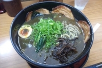「炙り叉焼黒麻油麺（大盛り）」@支那そば 天下ご麺 淡海店の写真
